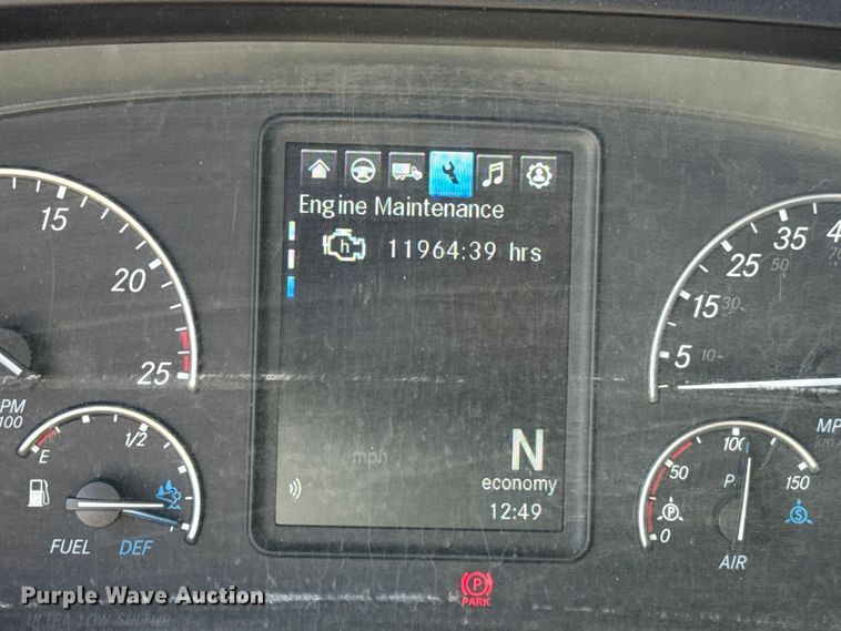 image for item DR1038 2022 Freightliner Cascadia 126 semi truck