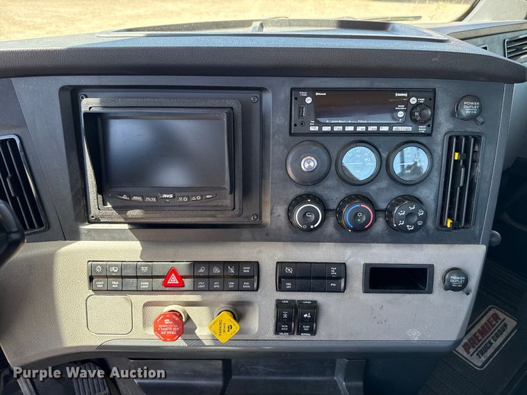 image for item DR1038 2022 Freightliner Cascadia 126 semi truck