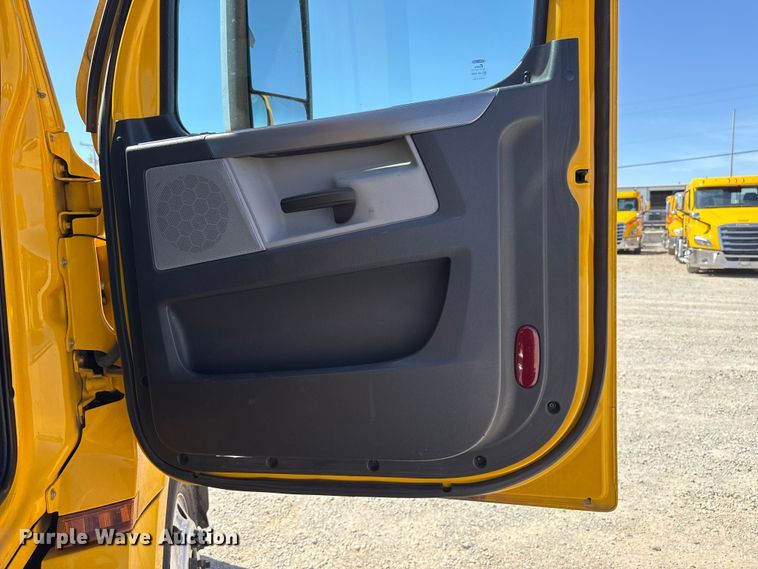 image for item DR1038 2022 Freightliner Cascadia 126 semi truck