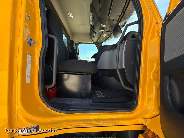 image for item DR1038 2022 Freightliner Cascadia 126 semi truck