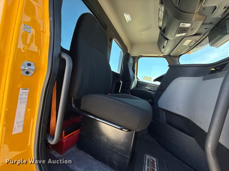 image for item DR1038 2022 Freightliner Cascadia 126 semi truck