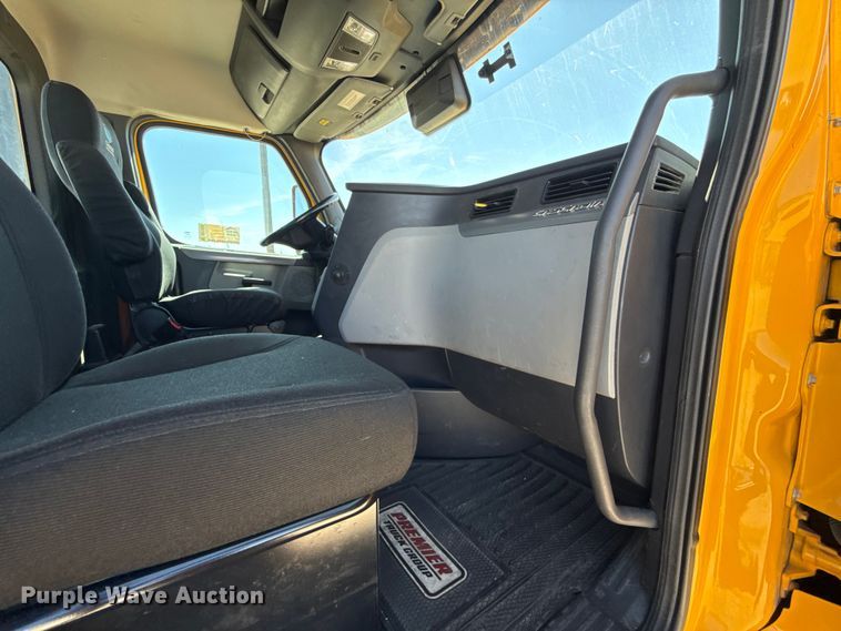 image for item DR1038 2022 Freightliner Cascadia 126 semi truck