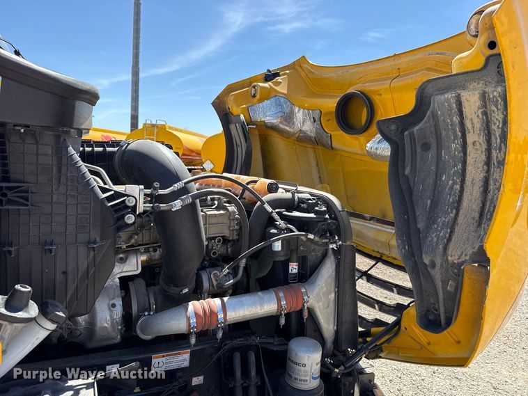 image for item DR1038 2022 Freightliner Cascadia 126 semi truck