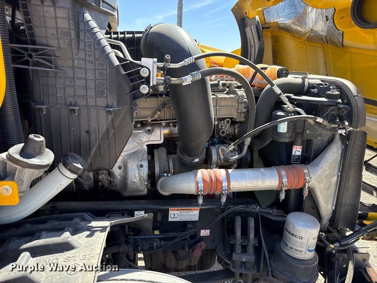 image for item DR1038 2022 Freightliner Cascadia 126 semi truck