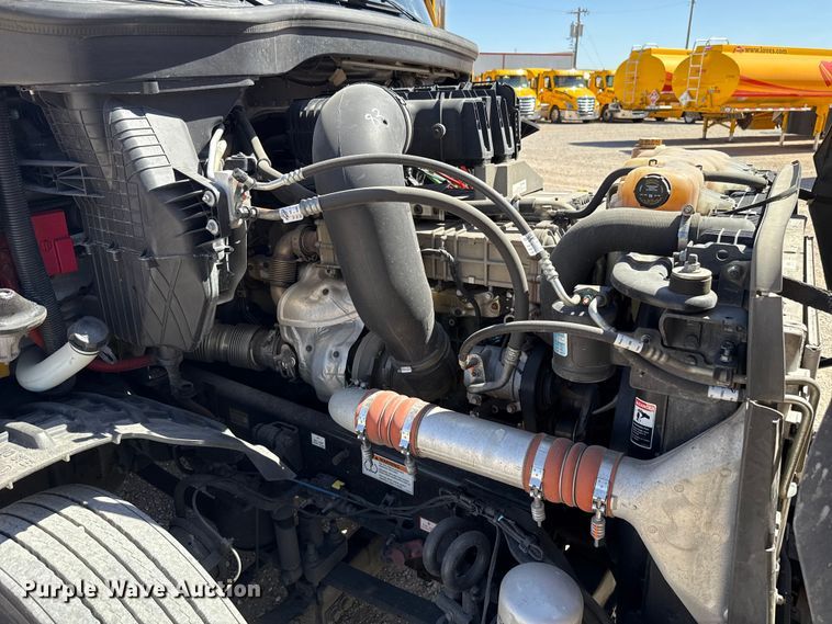 image for item DR1038 2022 Freightliner Cascadia 126 semi truck