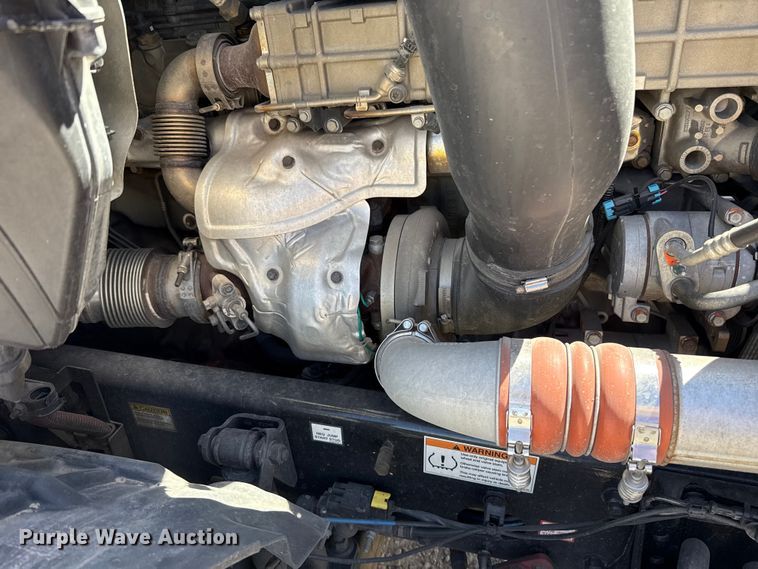 image for item DR1038 2022 Freightliner Cascadia 126 semi truck