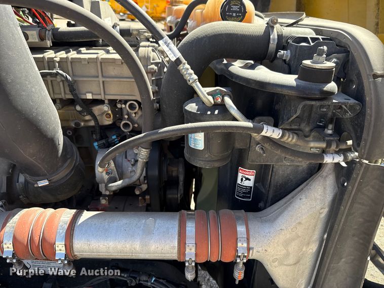 image for item DR1038 2022 Freightliner Cascadia 126 semi truck