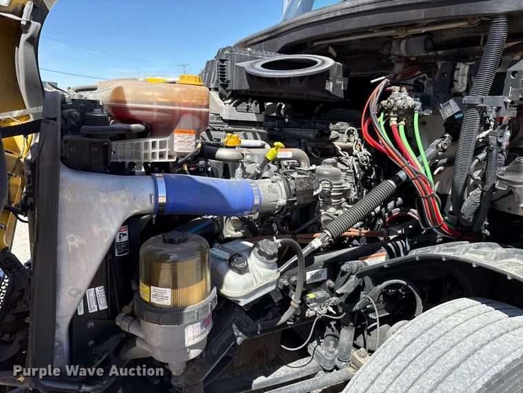 image for item DR1038 2022 Freightliner Cascadia 126 semi truck