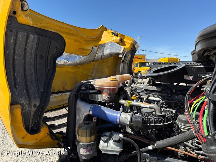 image for item DR1038 2022 Freightliner Cascadia 126 semi truck