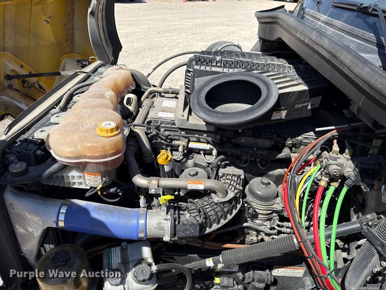 image for item DR1038 2022 Freightliner Cascadia 126 semi truck