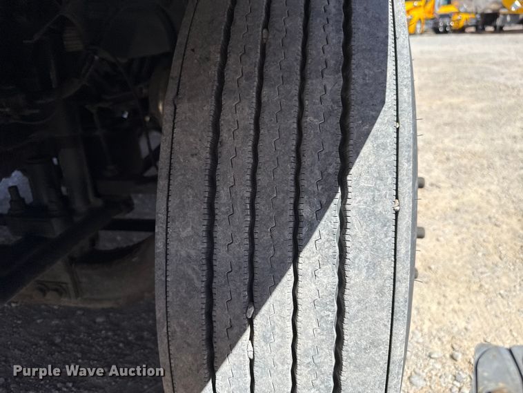 image for item DR1038 2022 Freightliner Cascadia 126 semi truck