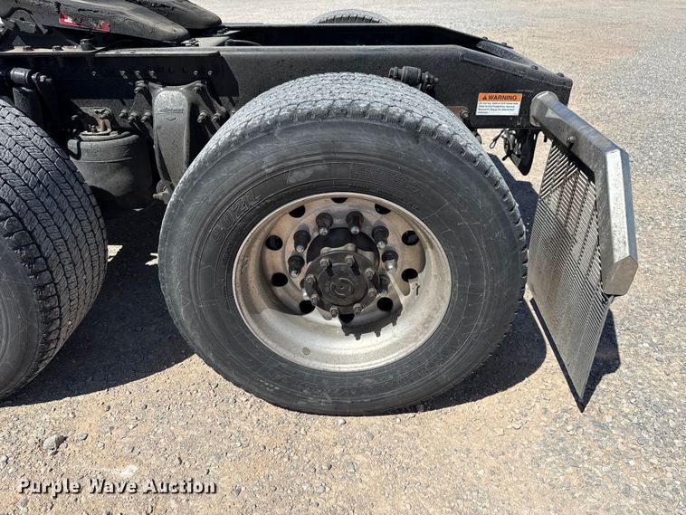 image for item DR1038 2022 Freightliner Cascadia 126 semi truck