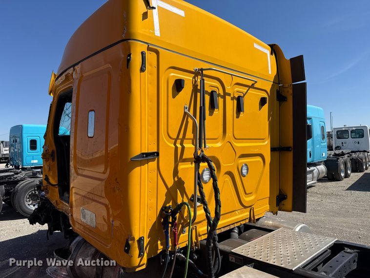 image for item DR1043 2025 Freightliner Cascadia 126 semi truck