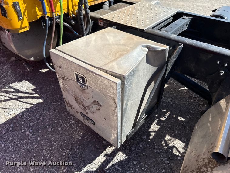 image for item DR1043 2025 Freightliner Cascadia 126 semi truck