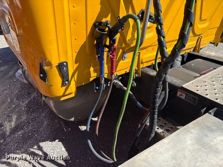 image for item DR1043 2025 Freightliner Cascadia 126 semi truck