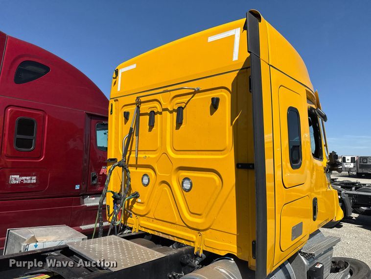 image for item DR1043 2025 Freightliner Cascadia 126 semi truck