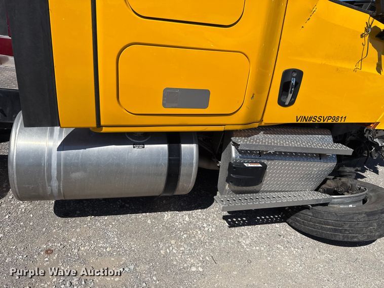 image for item DR1043 2025 Freightliner Cascadia 126 semi truck