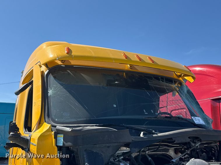 image for item DR1043 2025 Freightliner Cascadia 126 semi truck