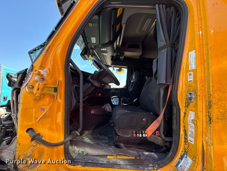 image for item DR1043 2025 Freightliner Cascadia 126 semi truck