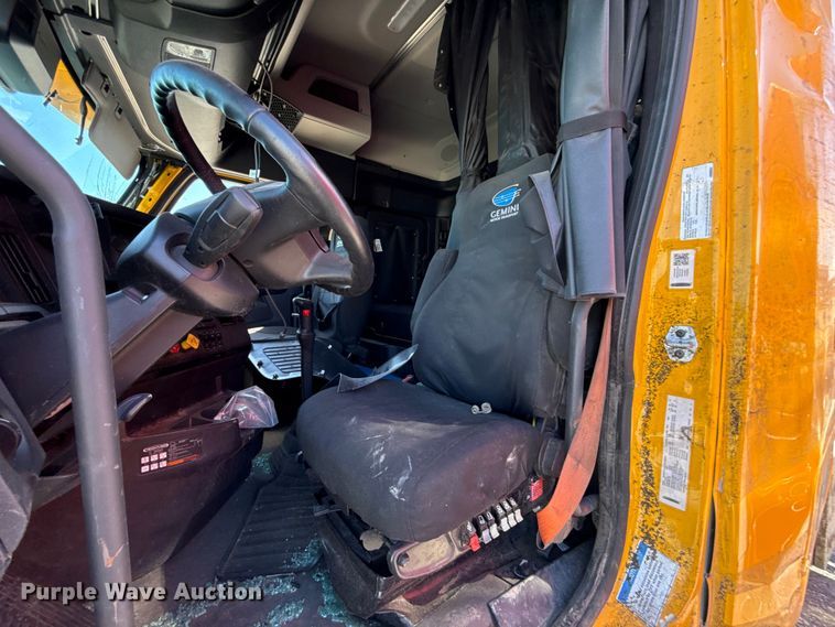 image for item DR1043 2025 Freightliner Cascadia 126 semi truck