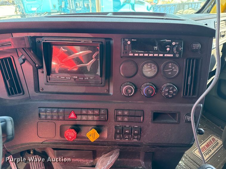 image for item DR1043 2025 Freightliner Cascadia 126 semi truck