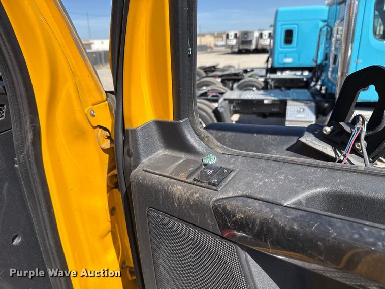 image for item DR1043 2025 Freightliner Cascadia 126 semi truck