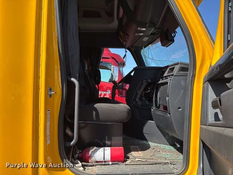 image for item DR1043 2025 Freightliner Cascadia 126 semi truck