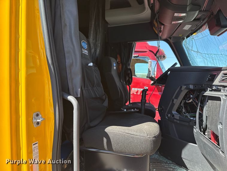 image for item DR1043 2025 Freightliner Cascadia 126 semi truck