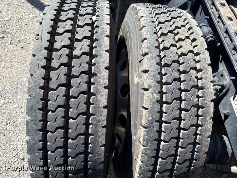 image for item DR1043 2025 Freightliner Cascadia 126 semi truck