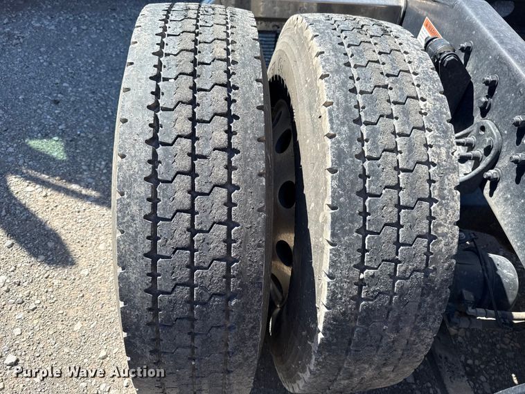 image for item DR1043 2025 Freightliner Cascadia 126 semi truck