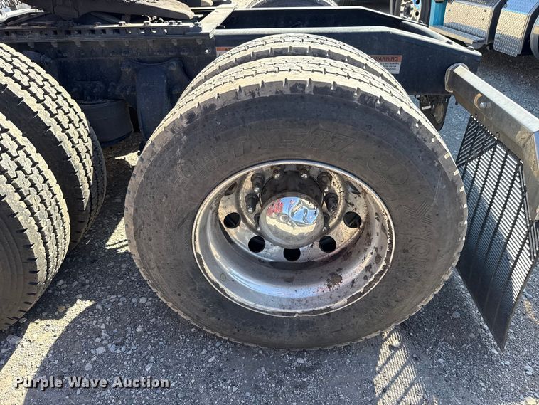 image for item DR1043 2025 Freightliner Cascadia 126 semi truck