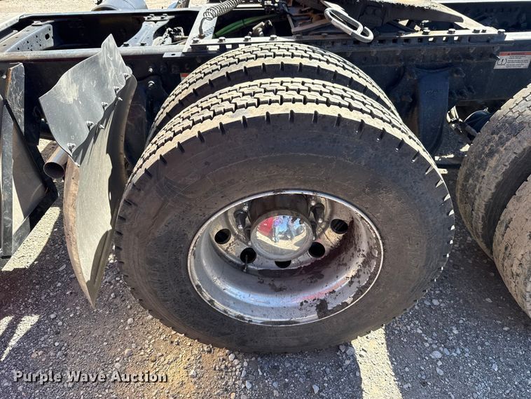 image for item DR1043 2025 Freightliner Cascadia 126 semi truck