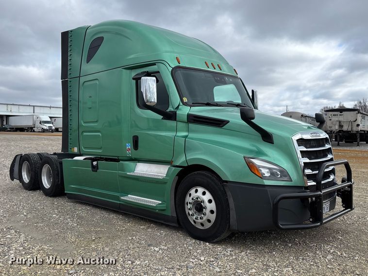 image for item DT0087 2022 Freightliner Cascadia 126 semi truck