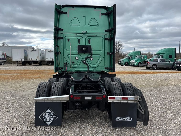 image for item DT0087 2022 Freightliner Cascadia 126 semi truck