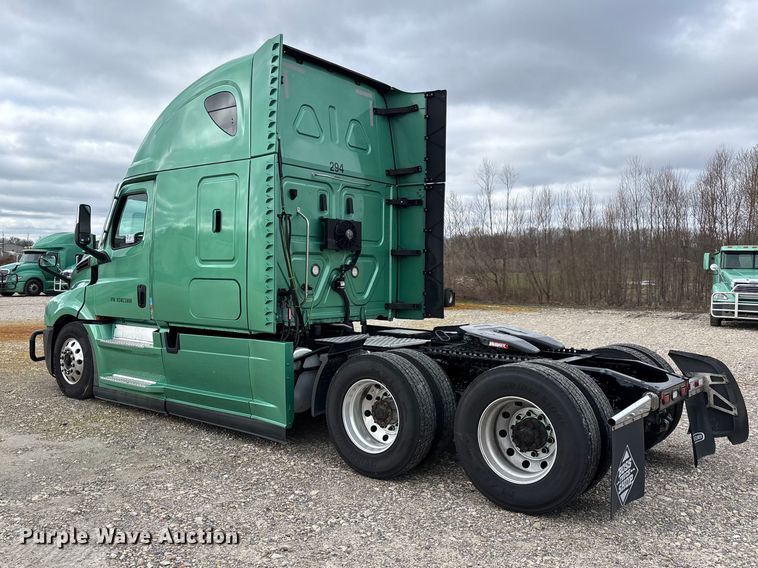 image for item DT0087 2022 Freightliner Cascadia 126 semi truck