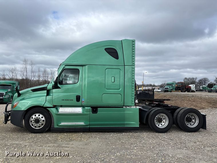 image for item DT0087 2022 Freightliner Cascadia 126 semi truck
