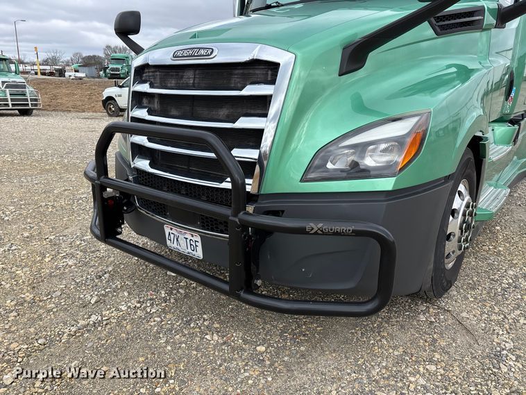 image for item DT0087 2022 Freightliner Cascadia 126 semi truck