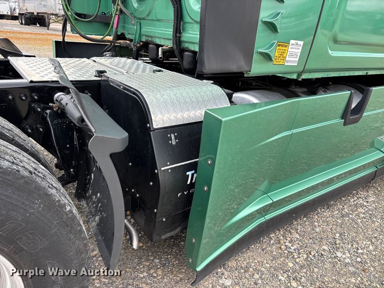 image for item DT0087 2022 Freightliner Cascadia 126 semi truck