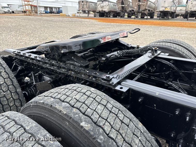 image for item DT0087 2022 Freightliner Cascadia 126 semi truck