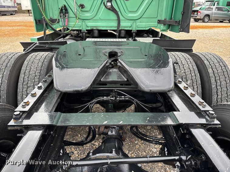 image for item DT0087 2022 Freightliner Cascadia 126 semi truck