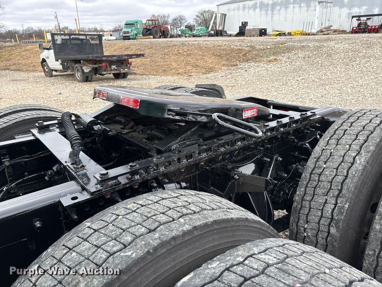 image for item DT0087 2022 Freightliner Cascadia 126 semi truck