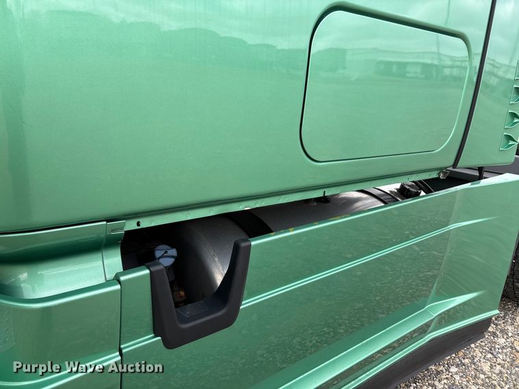 image for item DT0087 2022 Freightliner Cascadia 126 semi truck