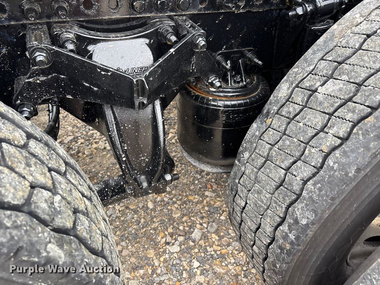 image for item DT0087 2022 Freightliner Cascadia 126 semi truck