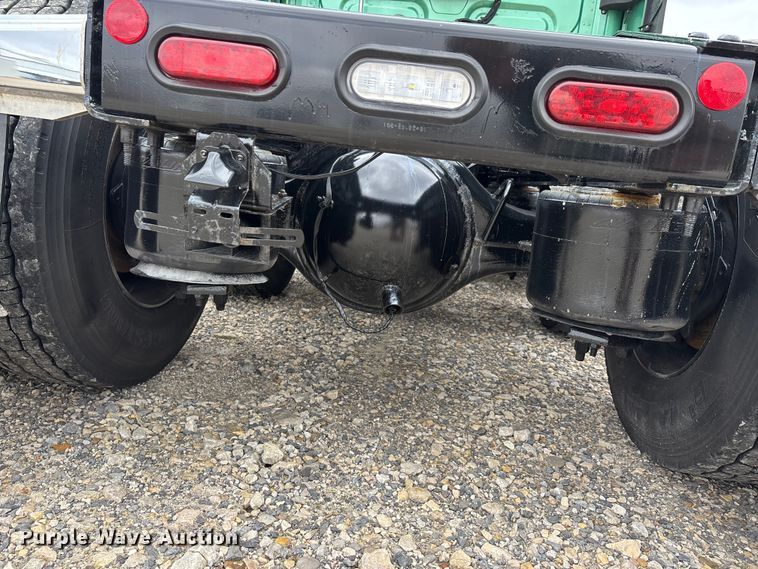 image for item DT0087 2022 Freightliner Cascadia 126 semi truck