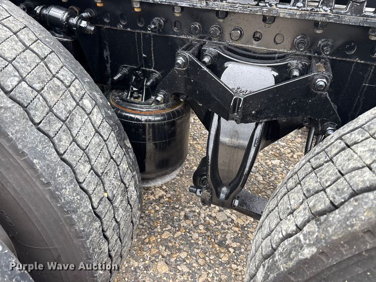 image for item DT0087 2022 Freightliner Cascadia 126 semi truck