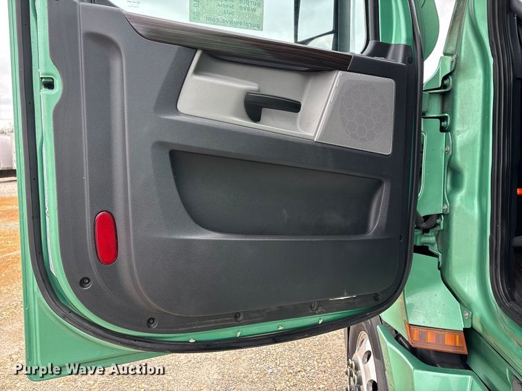 image for item DT0087 2022 Freightliner Cascadia 126 semi truck