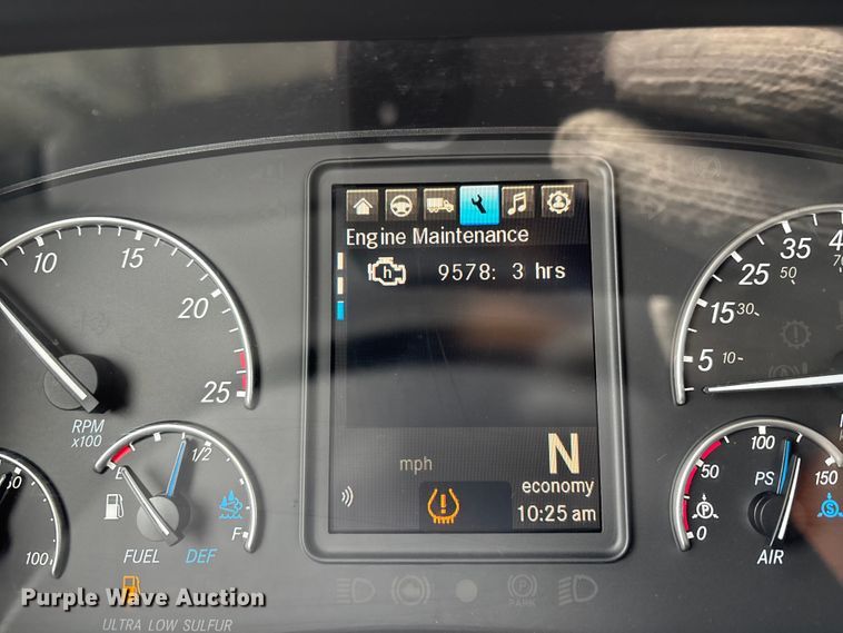 image for item DT0087 2022 Freightliner Cascadia 126 semi truck