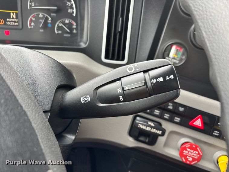 image for item DT0087 2022 Freightliner Cascadia 126 semi truck