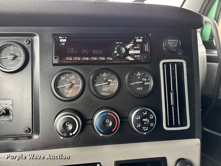 image for item DT0087 2022 Freightliner Cascadia 126 semi truck