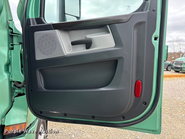 image for item DT0087 2022 Freightliner Cascadia 126 semi truck